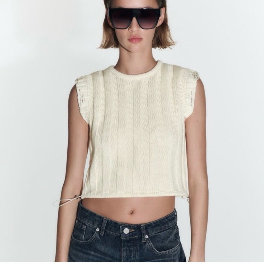 Zara cropped knit size medium will fit a large